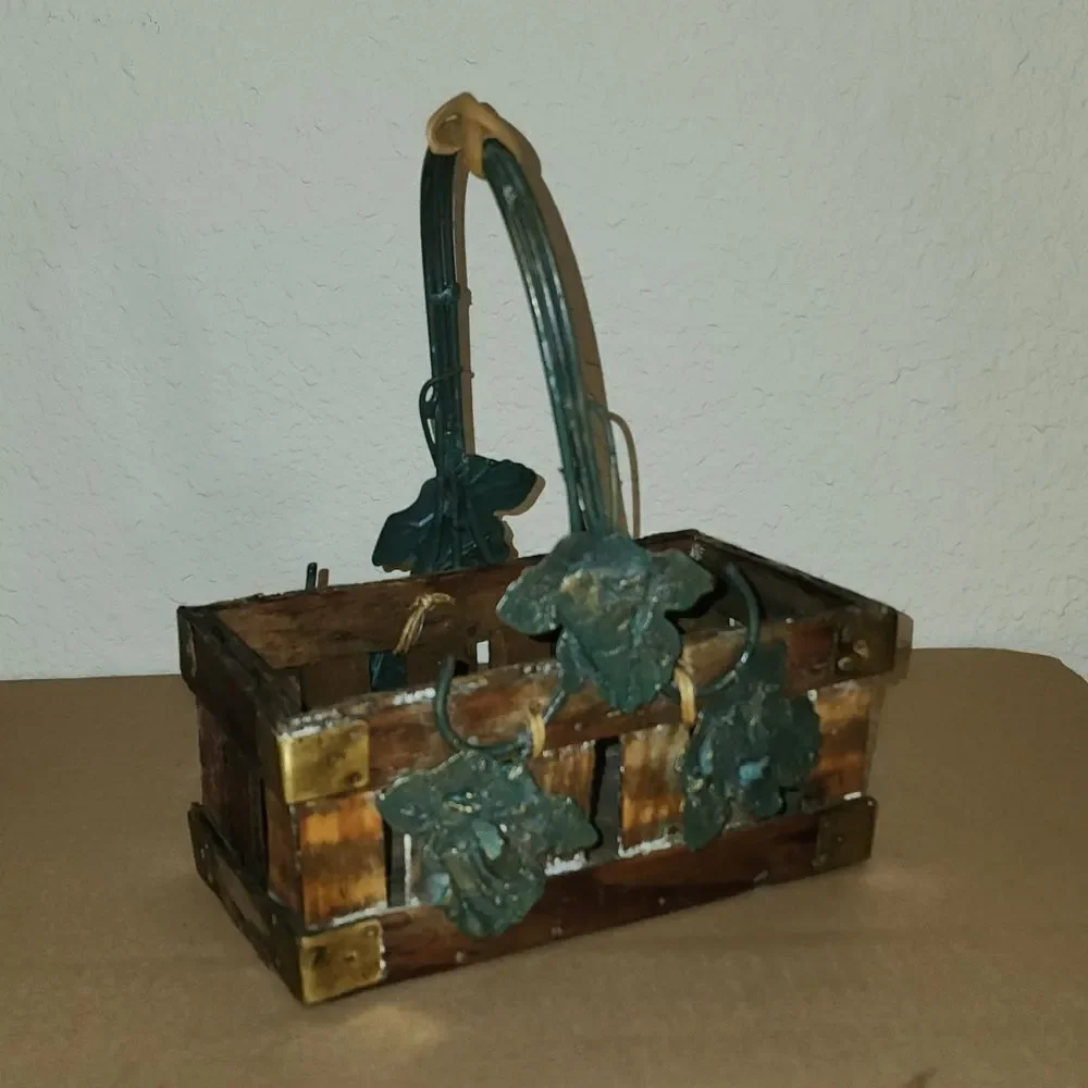 Metal Leaf Wooden Basket Decor